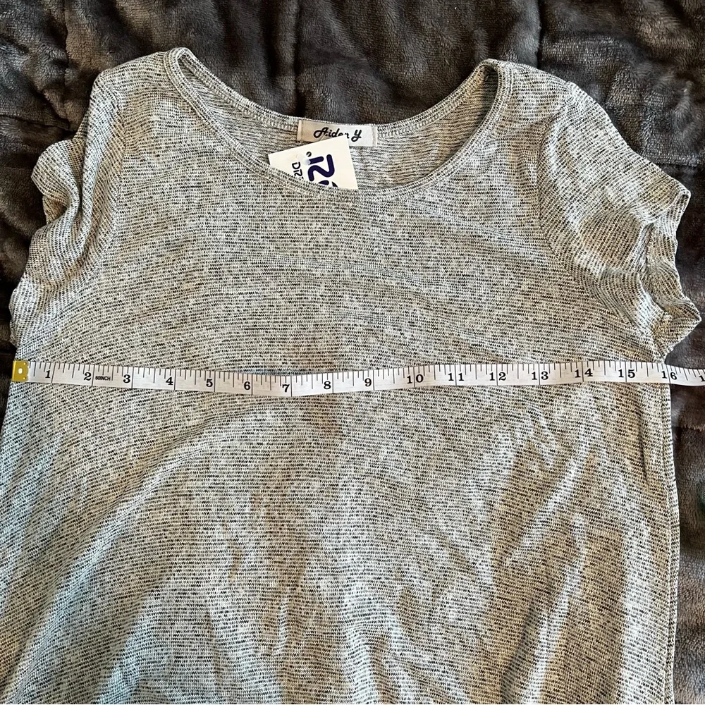 Aiden Y NWT Heather Gray Knit T-Shirt Shark-bite Hem Cap Sleeves Stretchy Comfy - Picture 8 of 11